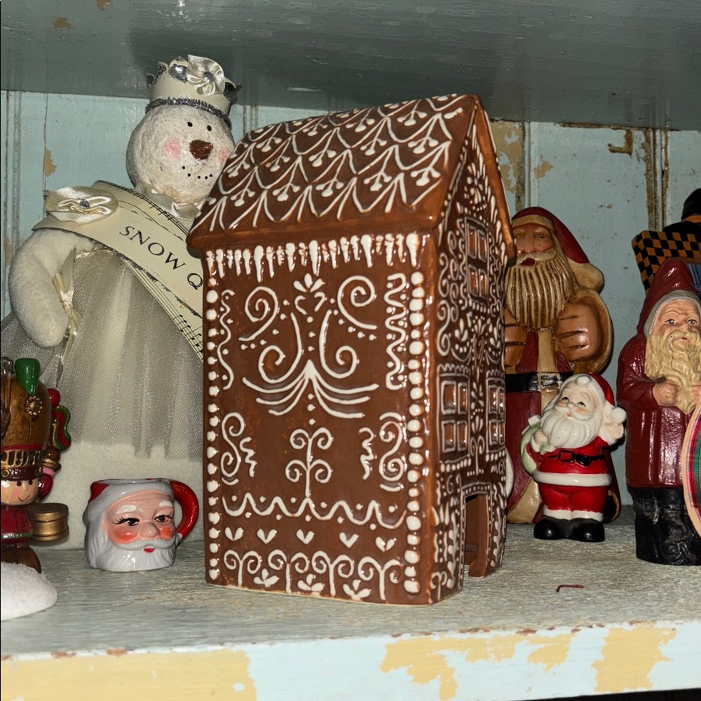 Pottery Barn Gingerbread Village House TALL Brown Stoneware Christmas New - Picture 4 of 6
